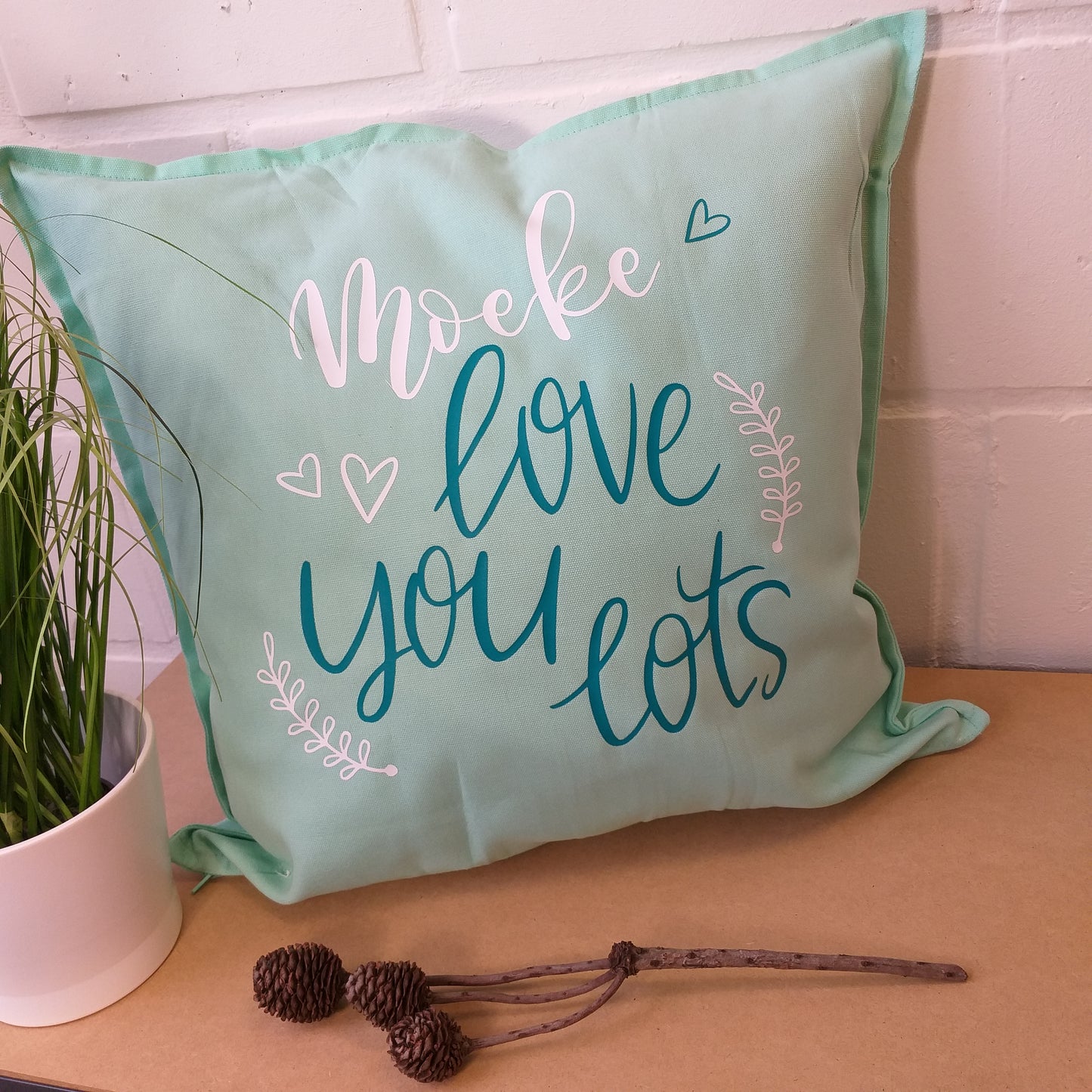 Kussen ' moeke , lots of love '