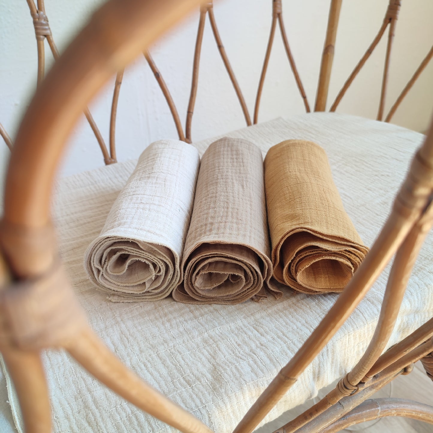 Gauze swaddle taupe