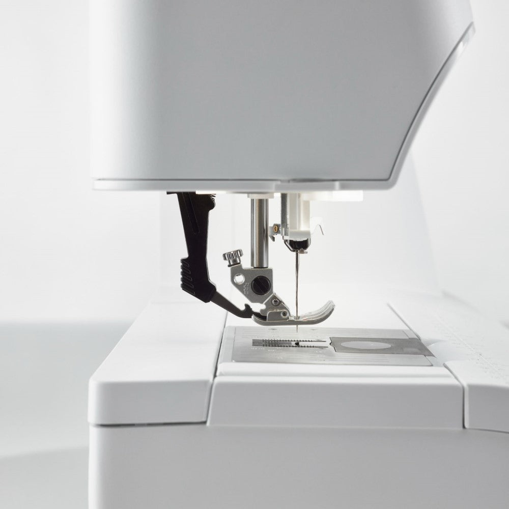 Pfaff Expression 710