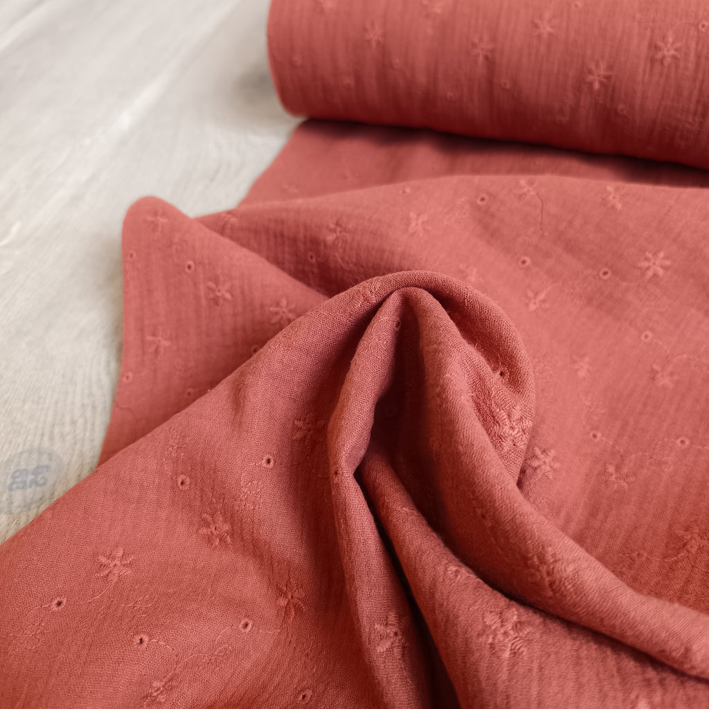 Double gauze geborduurd ster