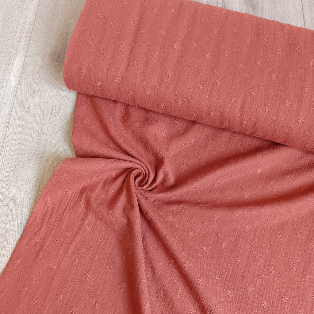 Double gauze geborduurd ster