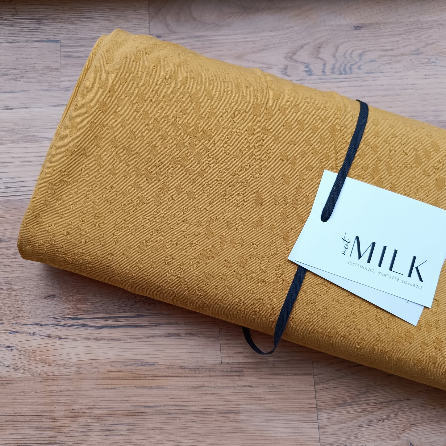 Stretchy spot jacquard - Amber