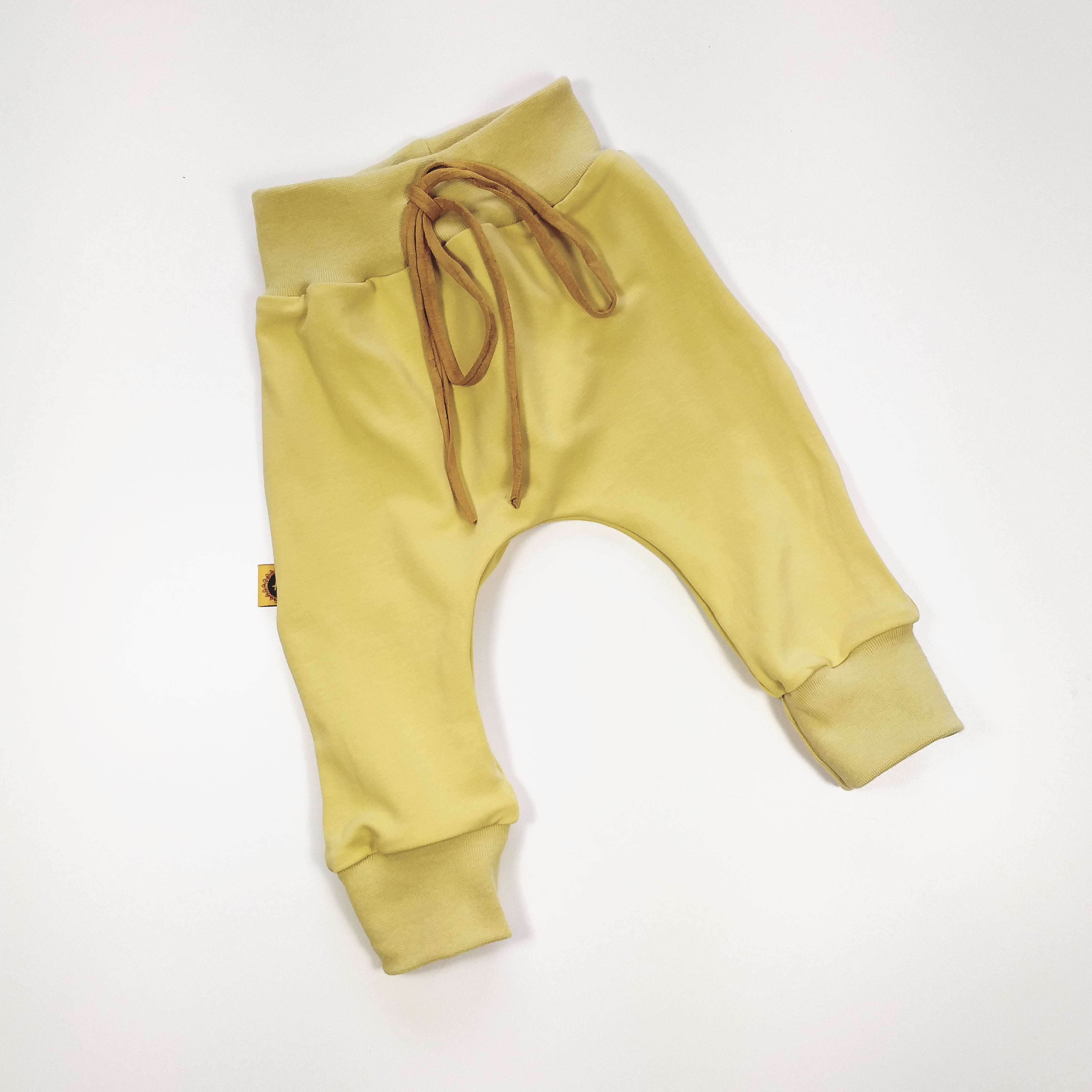 Broekje zacht geel