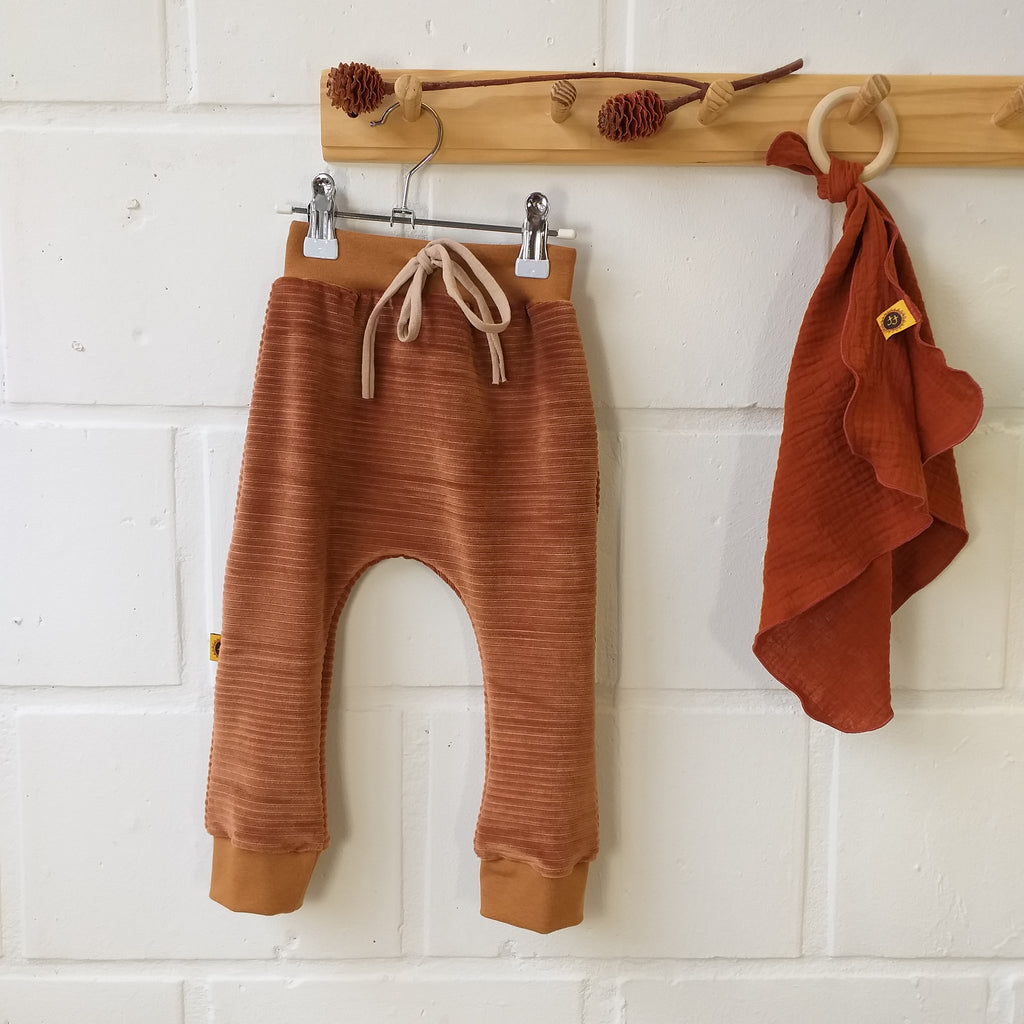 Broekje velours camel