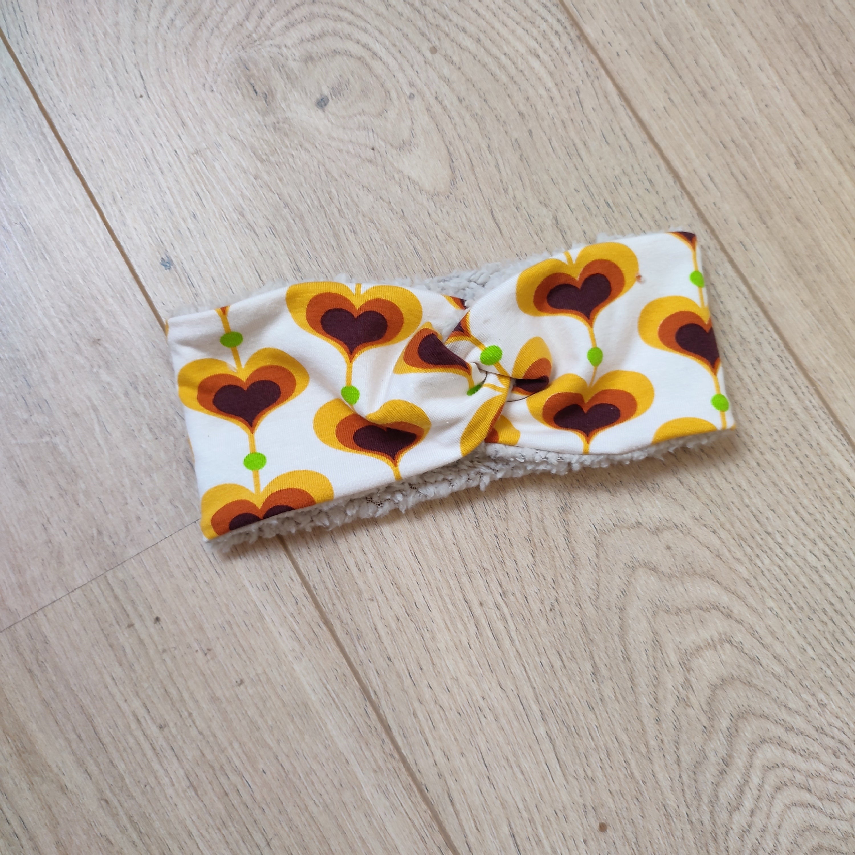 Warme haarband retro hartjes