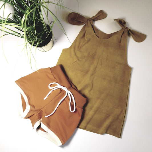 Top met knoopjes mosterd