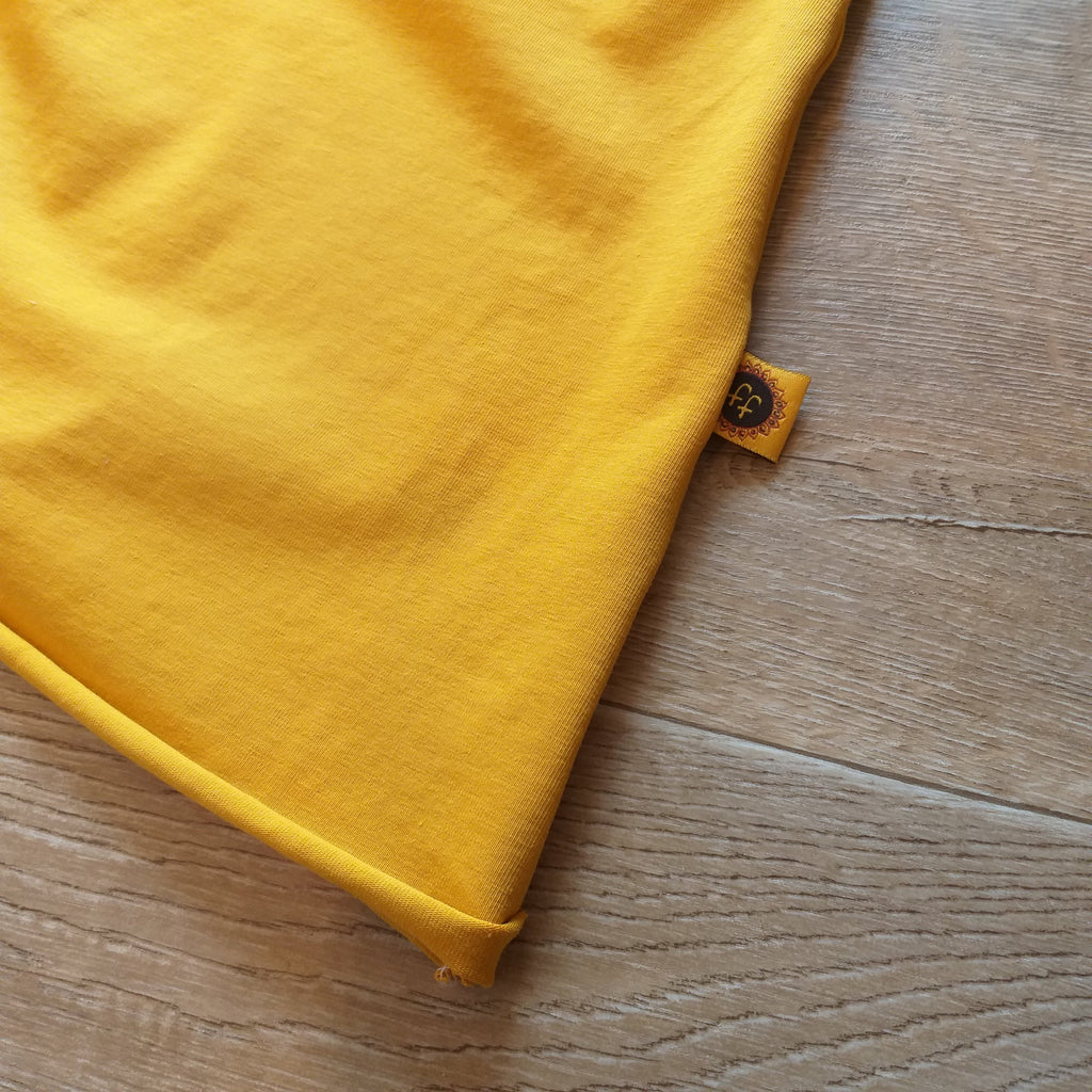 Top met knoopjes oker