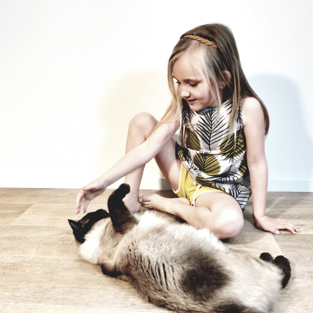 Top met knoopjes boompjes grijs